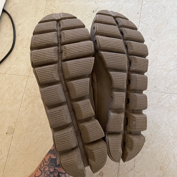 On running shoes 8.5 - Picture 3 of 8